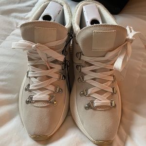 NWT  Sorel Women's Out N About III Conquest Booties